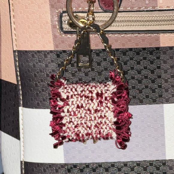 Novelty Mini Handbag Shape Charm Pendant Or Keychain Ring Red Rose NWOT - Picture 4 of 6